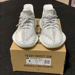 Yeezy Static (non-reflective) size 5